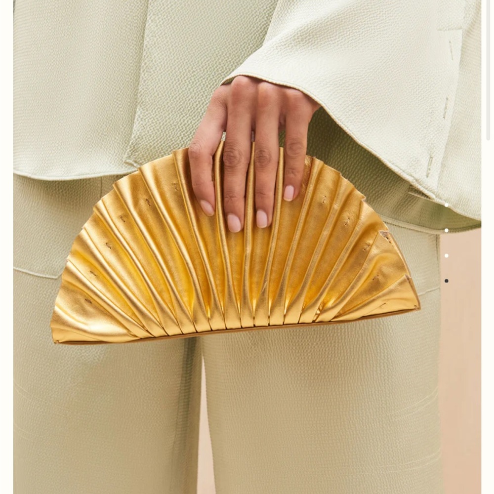 Cult Gaia Nala clutch
